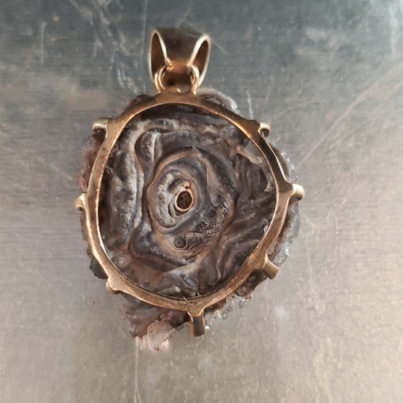 Stunning!! 2" blue and pink druzy pendant - Picture 3 of 6